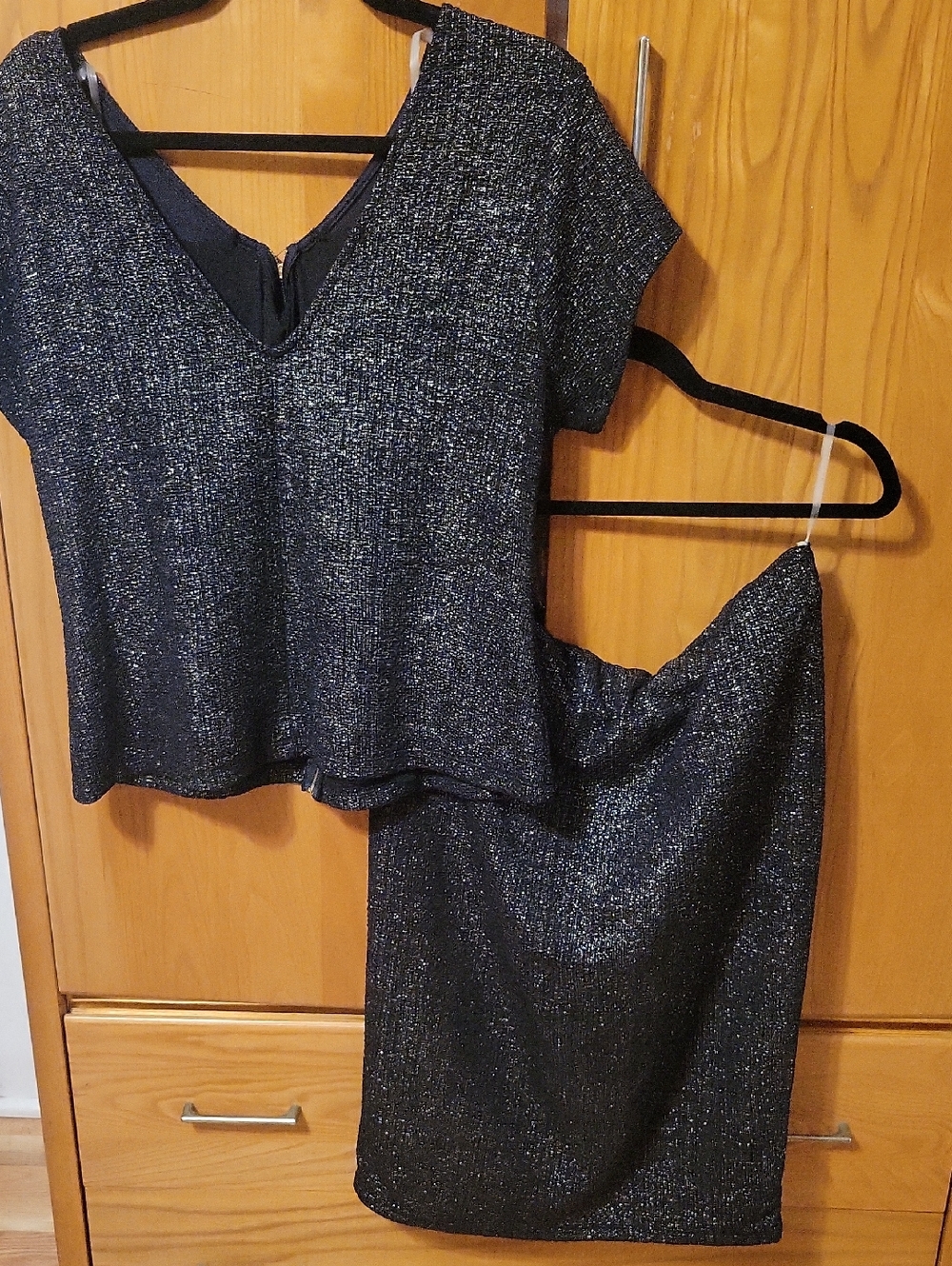Fashion To Figure Brand Sparkle Black Metallic Two-Piece Skirt Set.  Size XL